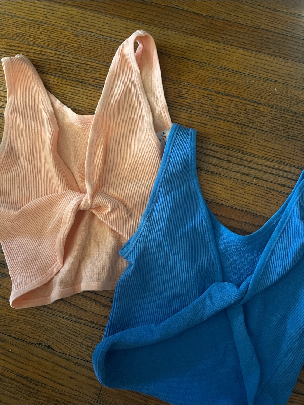 Out from Under /UO Knot Front Ribbed Crop Top - Peach & Bright Blue